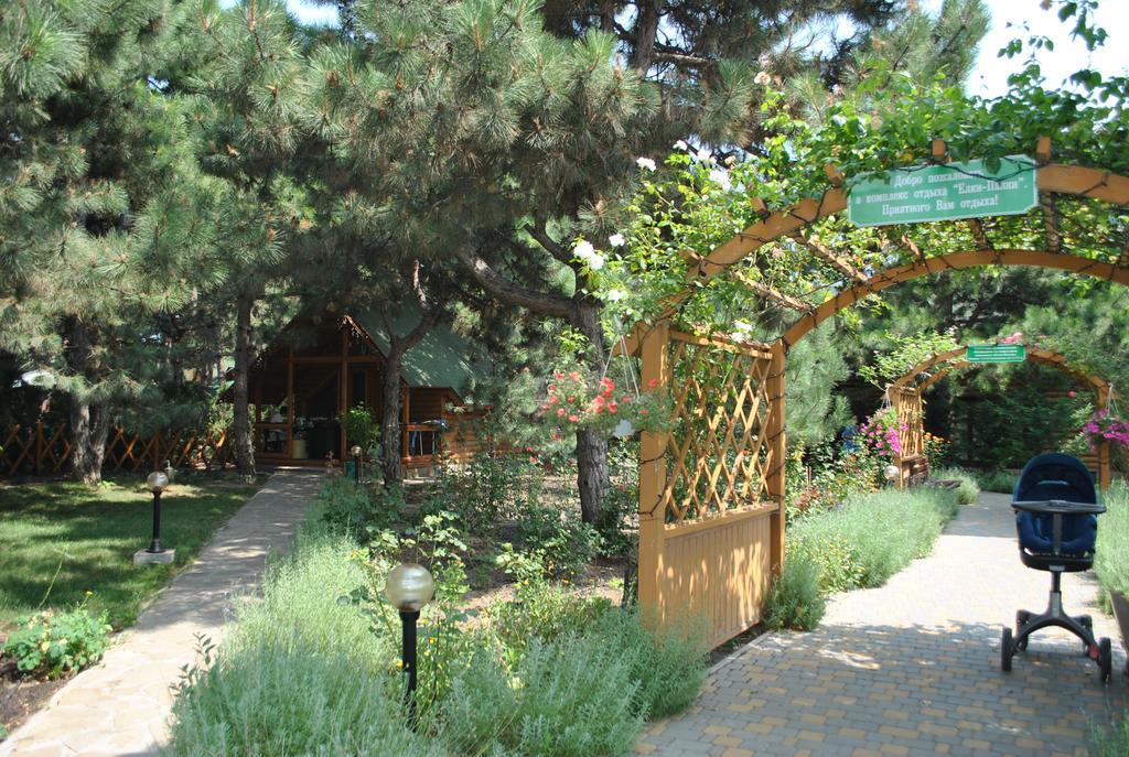 Kompleks Otdykha Elki-Palki Burlach'ya Balka Exterior photo